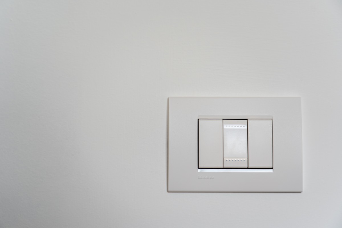 white-light-switch-on-white-painted-wall-3650908.jpg